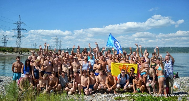 В Ульяновске 83 спортсмена переплыли Волгу